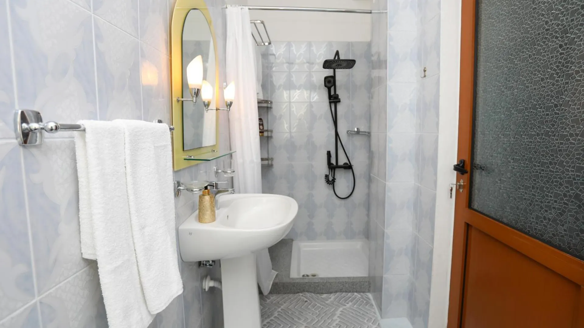 Lungomare Beach Apartment - By Eka Luxury Apartments Vlorë 0*,