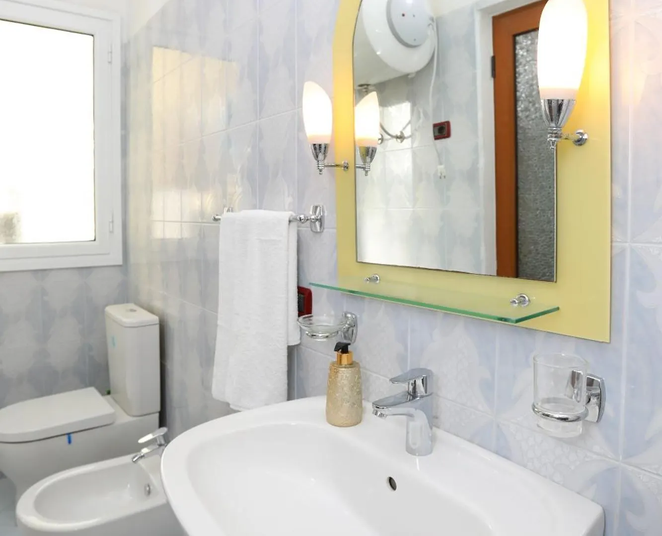 Lungomare Beach Apartment - By Eka Luxury Apartments Vlorë Albania